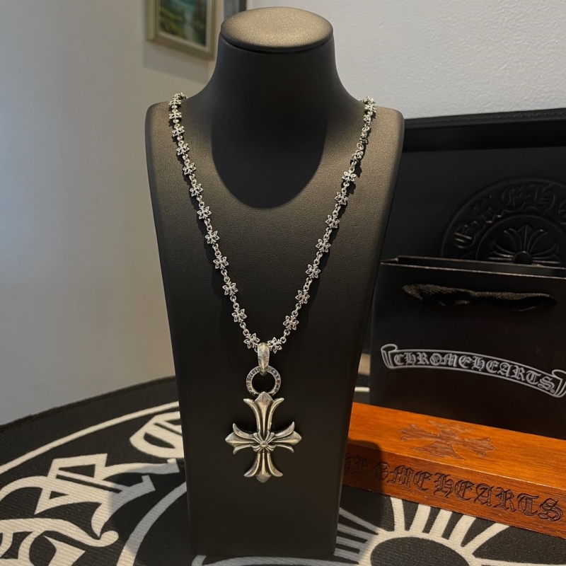 Ch**me He**ts necklaces